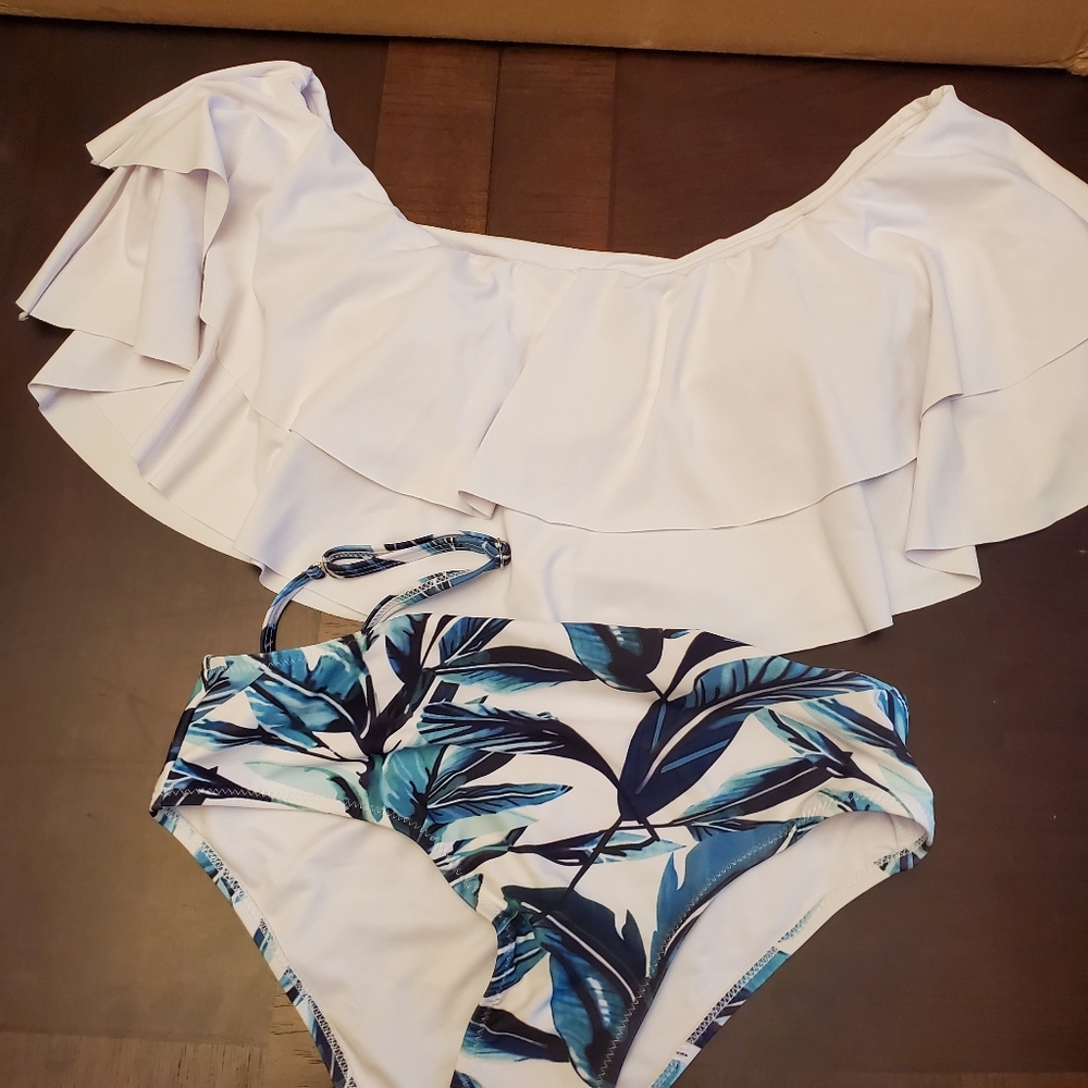 Ruffled Off Shoulder High Waist Bikini - Picture 5 of 10